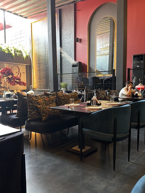 QT RESTO | LOUNGE